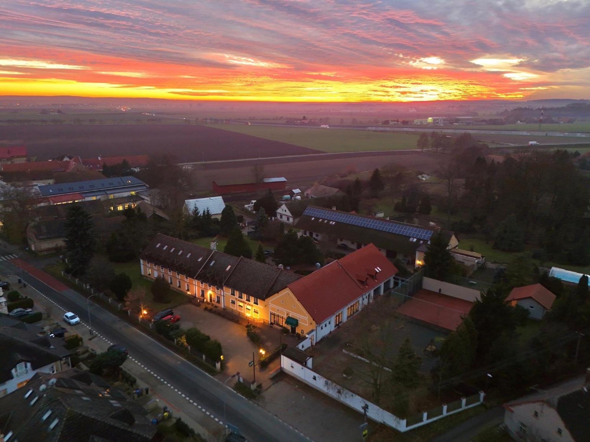 Pension U Svateho Jana Hradec Králové Dış mekan fotoğraf